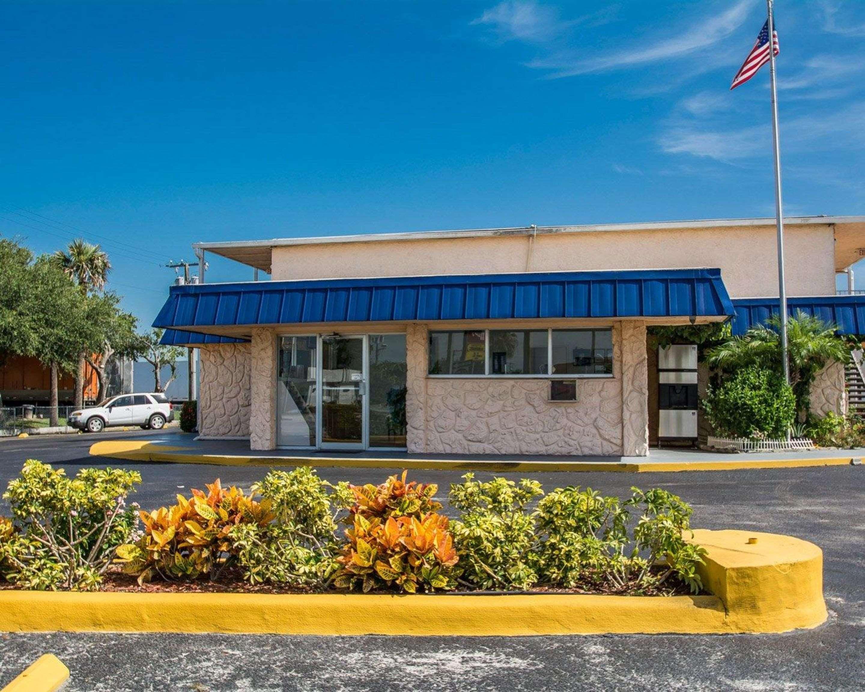 Rodeway Inn Fort Pierce I-95 Bagian luar foto